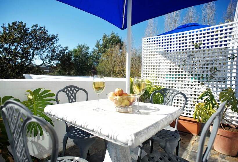 سوئیت خانواده 2 خوابه, Boord Guest House