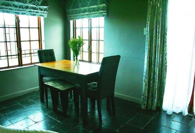 سوئیت خانواده 2 خوابه, Boord Guest House