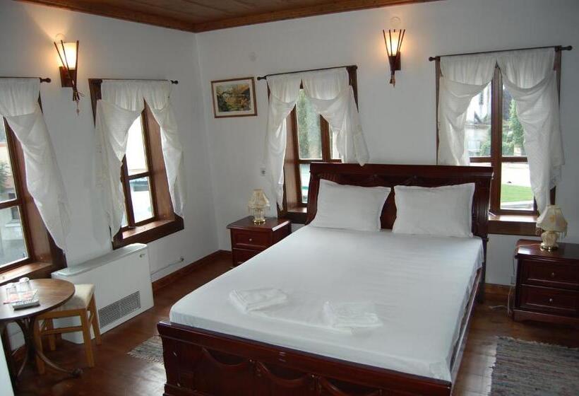 اتاق استاندارد چهارنفره با بالکن, Kazasovata Guest House