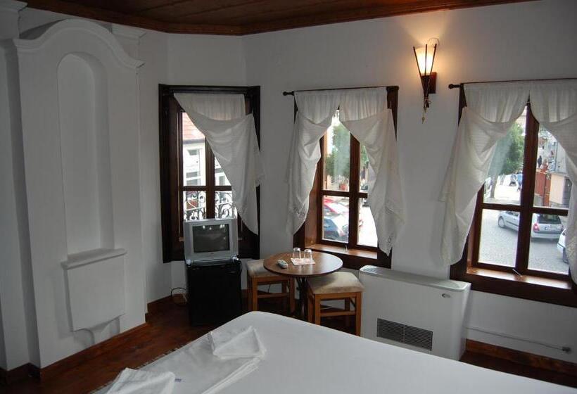 اتاق استاندارد چهارنفره با بالکن, Kazasovata Guest House