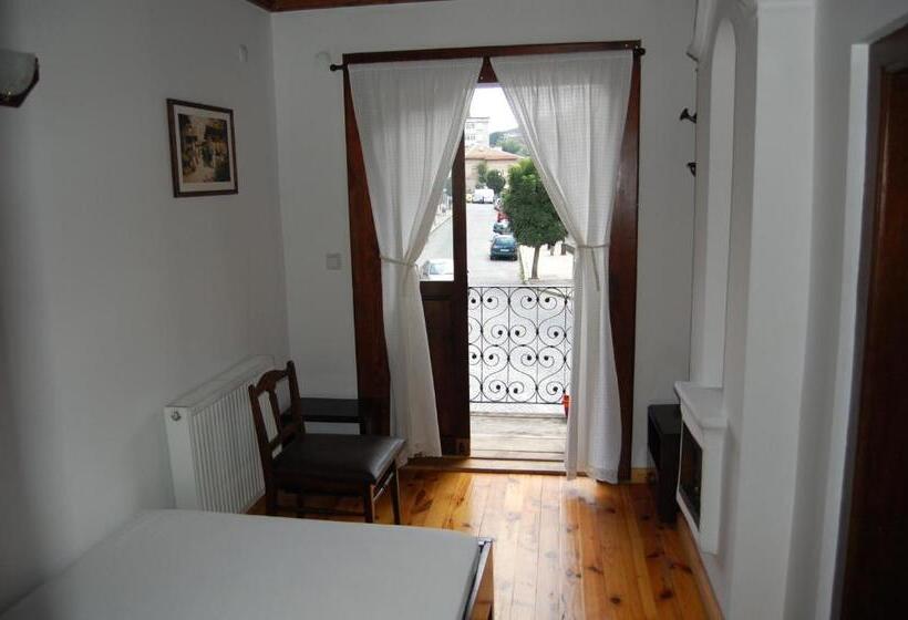 اتاق استاندارد چهارنفره با بالکن, Kazasovata Guest House