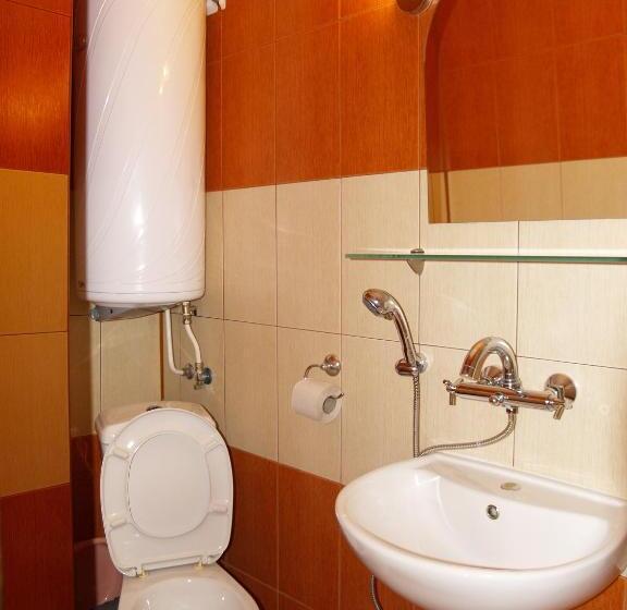 اتاق استاندارد چهارنفره با بالکن, Kazasovata Guest House