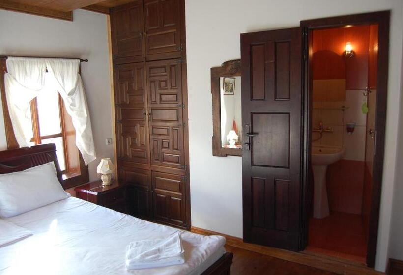 اتاق استاندارد چهارنفره با بالکن, Kazasovata Guest House