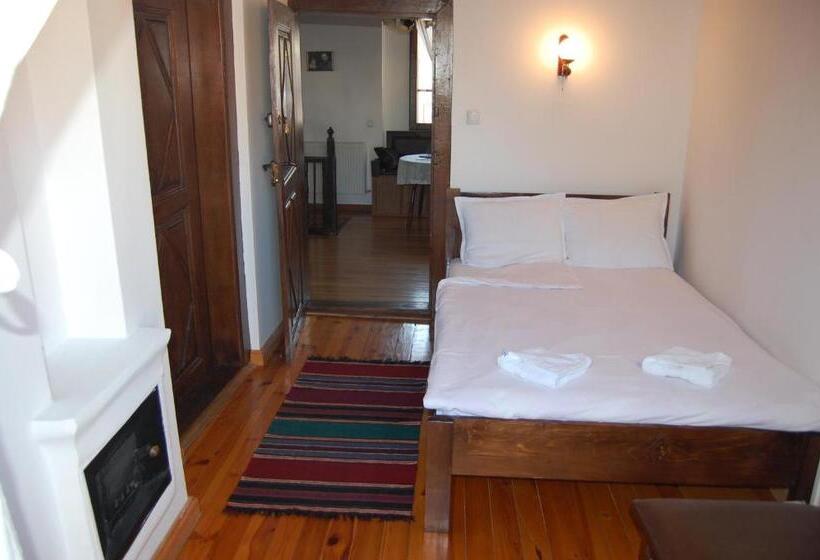 اتاق استاندارد چهارنفره با بالکن, Kazasovata Guest House