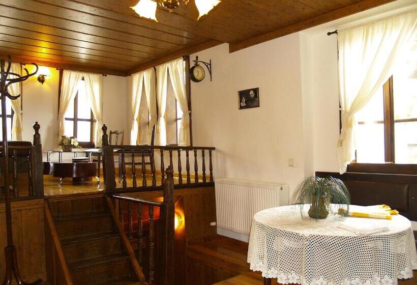 اتاق استاندارد چهارنفره با بالکن, Kazasovata Guest House
