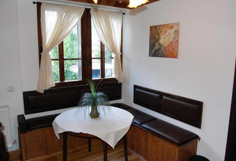 سوئیت 2 خوابه, Kazasovata Guest House