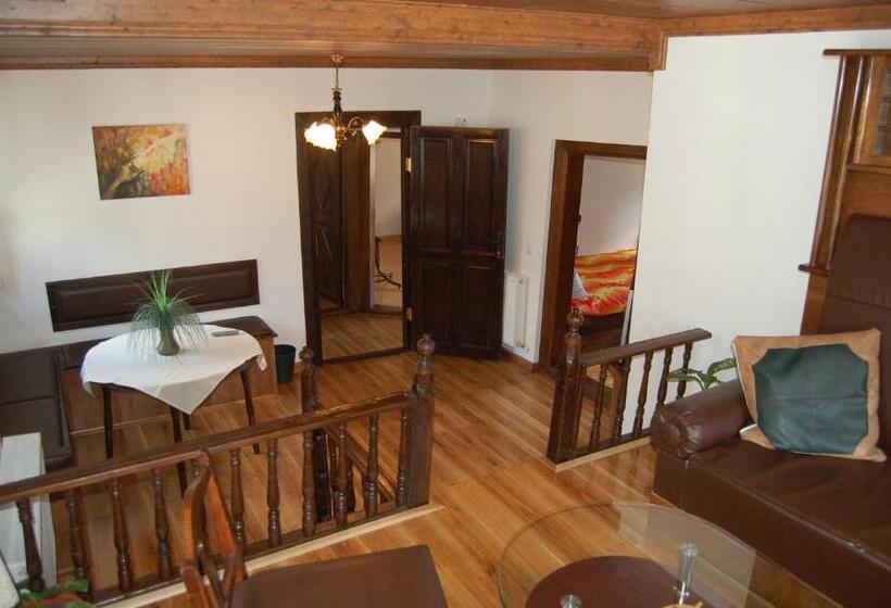 سوئیت 2 خوابه, Kazasovata Guest House