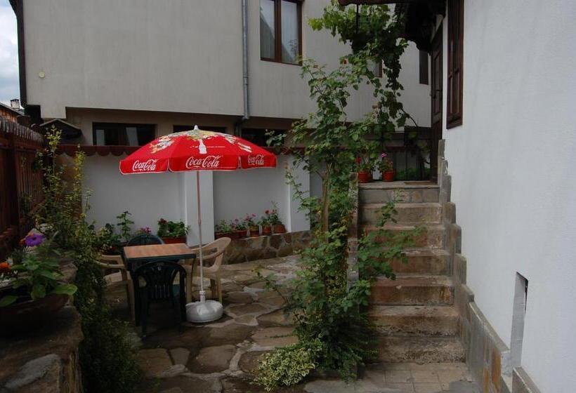 سوئیت 2 خوابه, Kazasovata Guest House