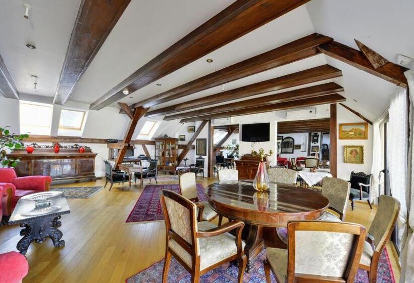 اتاق استاندارد یک نفره, Kronhaus