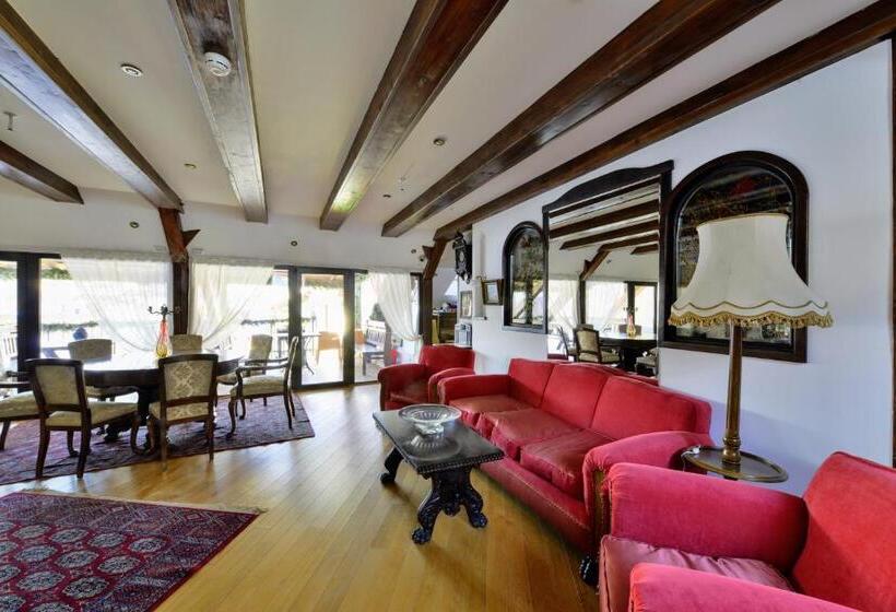 اتاق استاندارد یک نفره, Kronhaus