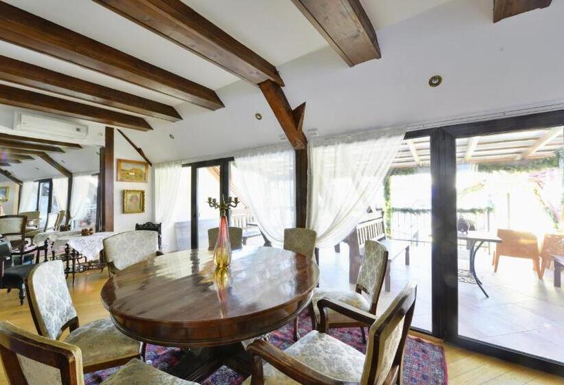 اتاق استاندارد یک نفره, Kronhaus