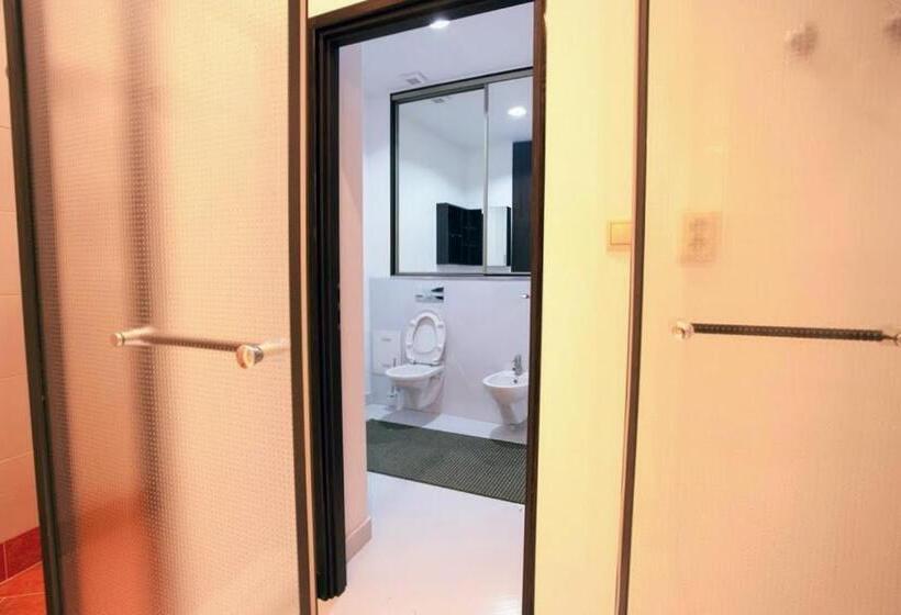 اتاق استاندارد یک نفره, Kronhaus