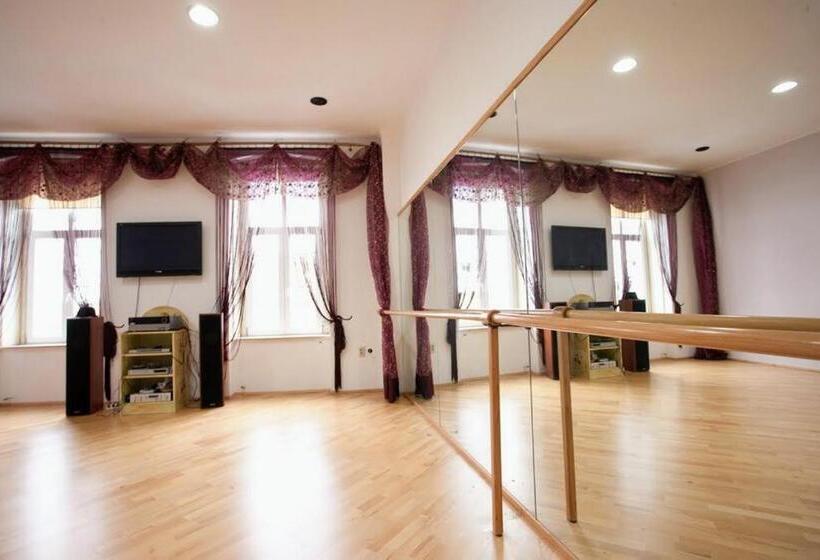 اتاق استاندارد یک نفره, Kronhaus
