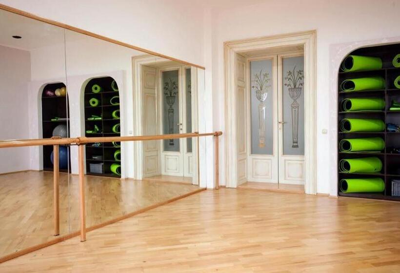 سوییت با چشم‌انداز کوه, Kronhaus
