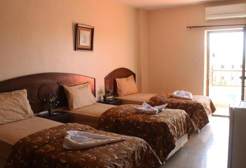 اتاق استاندارد سه نفره, Baraka Al Aqaba Hotel Suites