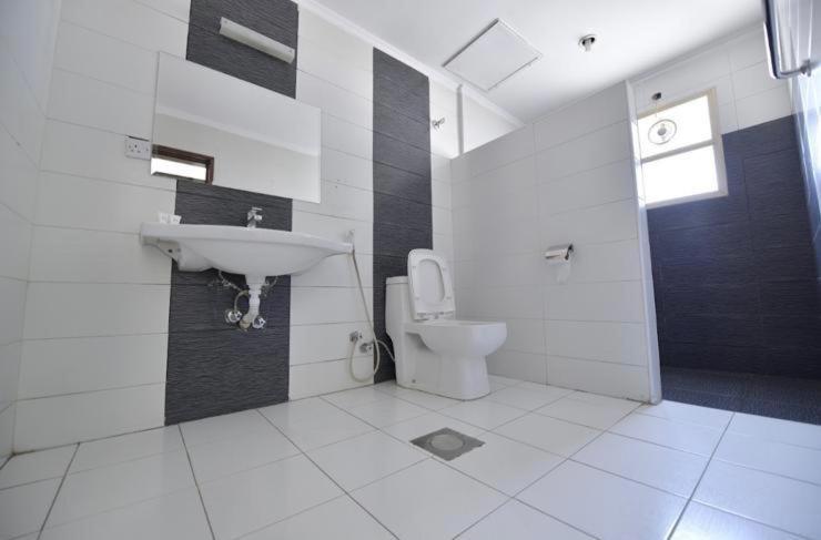 استودیوی استاندارد, Noble Rose Apartment