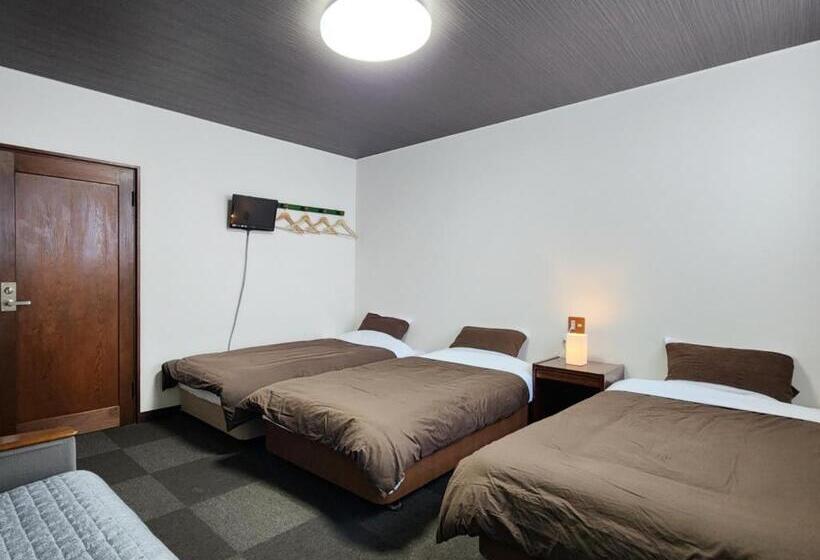 اتاق استاندارد سه نفره, Pension Kobekko
