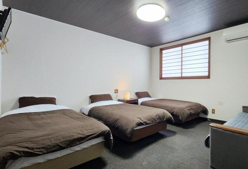 اتاق استاندارد سه نفره, Pension Kobekko