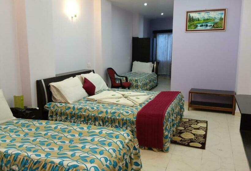Economy Triple Room, Barbareek