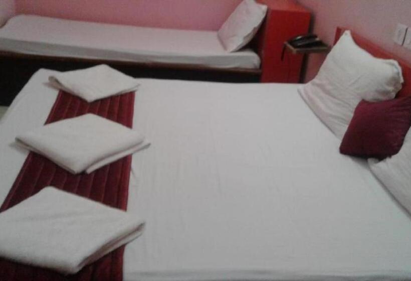 Economy Triple Room, Barbareek