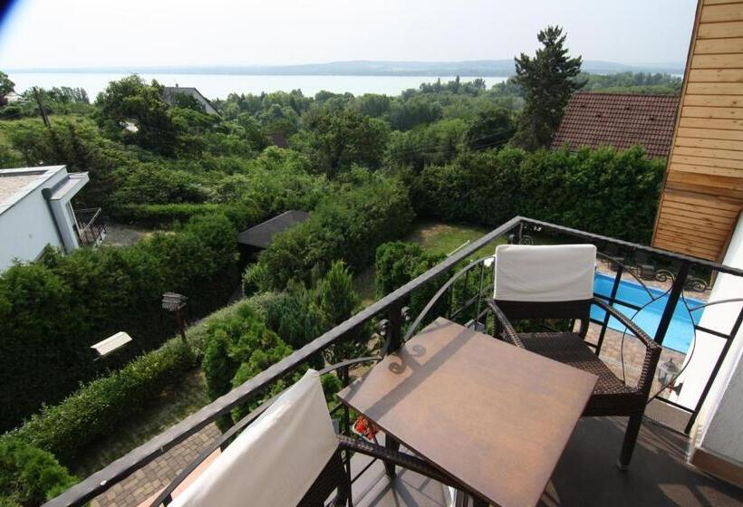 Standard studio with lake view, Návay Vendégház