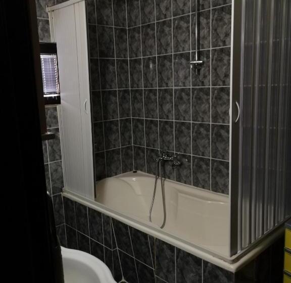 اتاق استاندارد سه نفره, Rooms Sanja