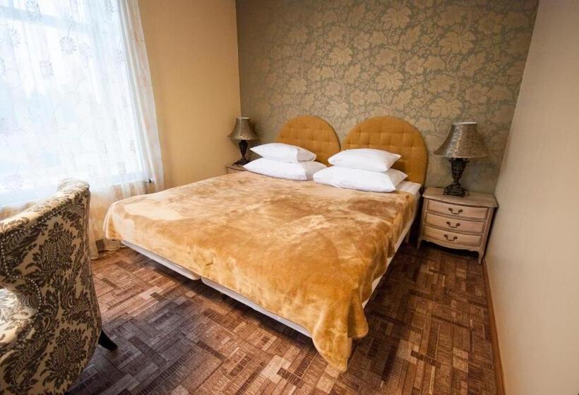 اتاق استاندارد با سرویس بهداشتی مشترک, Villa & Restoran Soffa