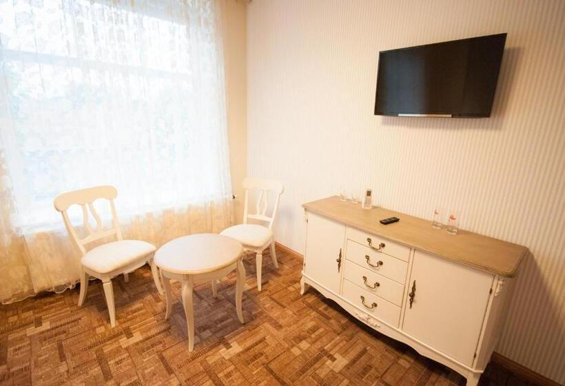 اتاق خانوادگی با سرویس بهداشتی مشترک, Villa & Restoran Soffa