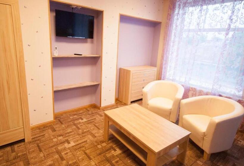 اتاق خانوادگی با سرویس بهداشتی مشترک, Villa & Restoran Soffa