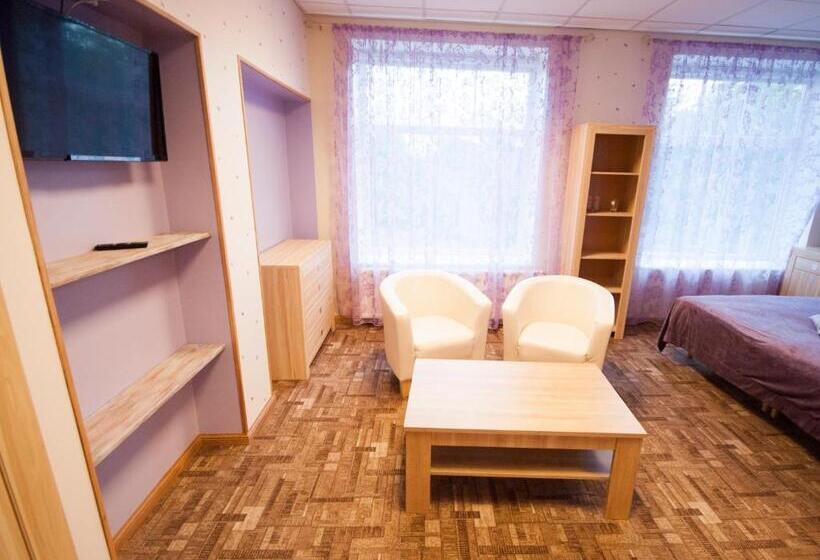 اتاق خانوادگی با سرویس بهداشتی مشترک, Villa & Restoran Soffa