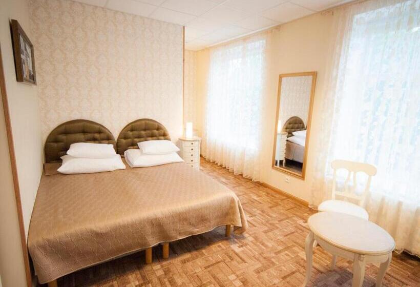 اتاق خانوادگی با سرویس بهداشتی مشترک, Villa & Restoran Soffa