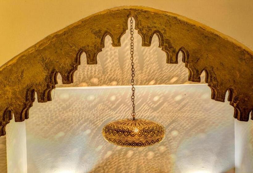 سوئیت جونیور خانوادگی, Riad Amaris