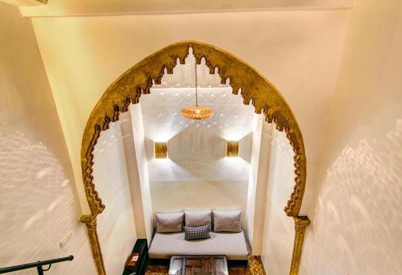 سوئیت جونیور خانوادگی, Riad Amaris