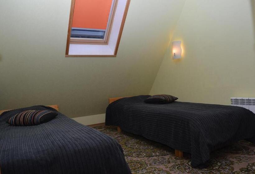 اتاق استاندارد چهار تخته, Aare Accommodation