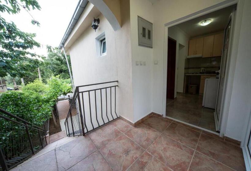 2 Bedroom Apartment Garden View, Apartments Pavićević