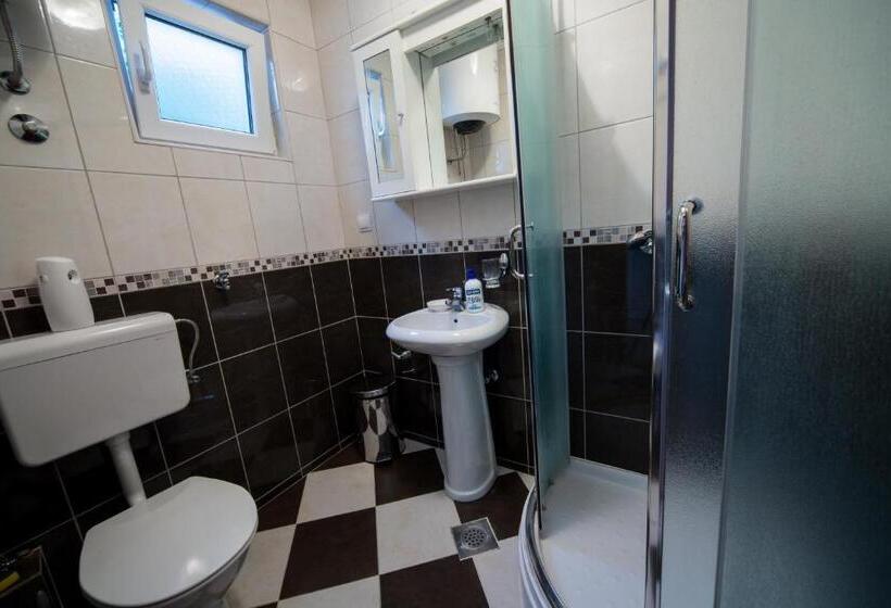 2 Bedroom Apartment Garden View, Apartments Pavićević