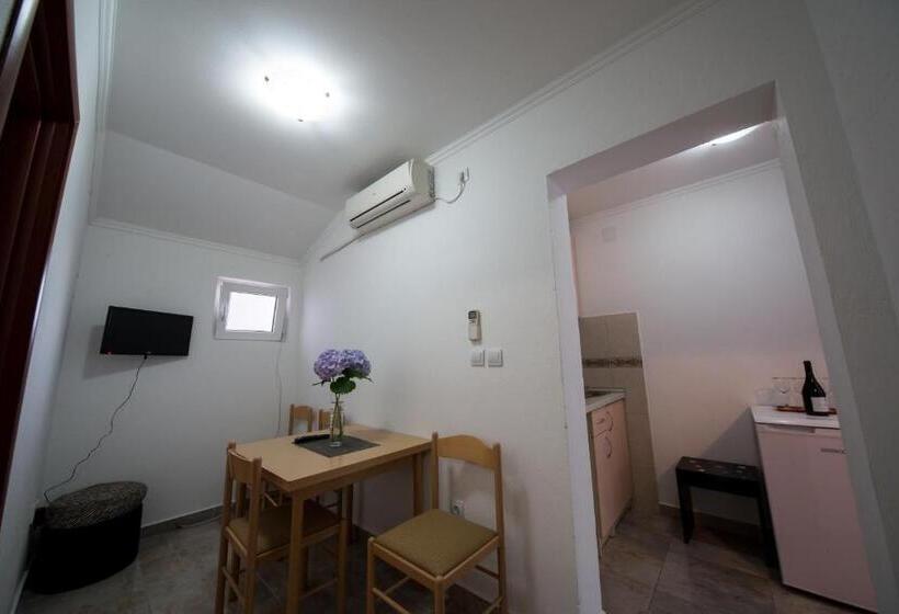 2 Bedroom Apartment Garden View, Apartments Pavićević
