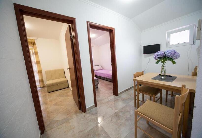 2 Bedroom Apartment Garden View, Apartments Pavićević