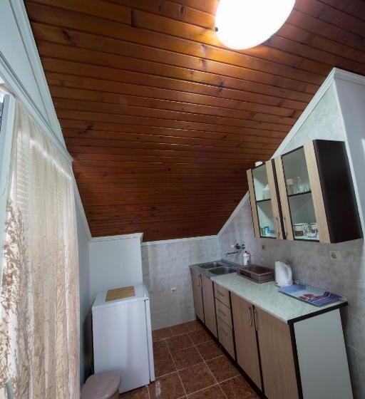 استودیوی استاندارد با چشم‌انداز دریا, Apartments Pavićević