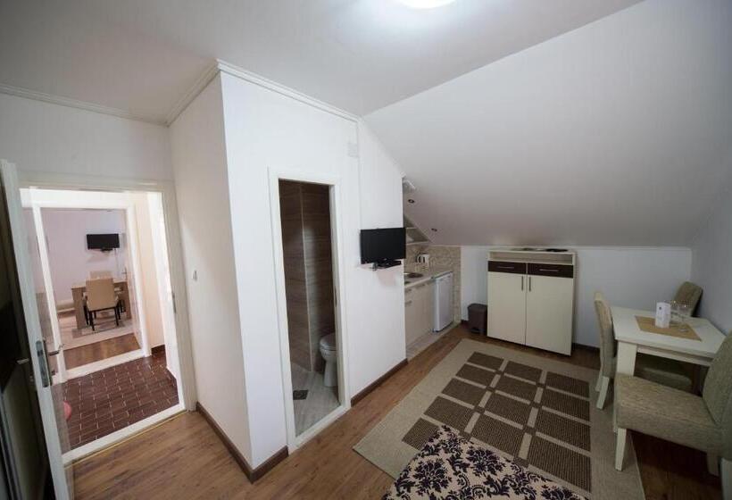 استودیوی استاندارد, Apartments Pavićević