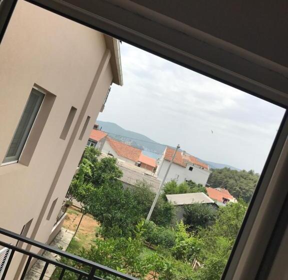 آپارتمان 2 خوابه با چشم‌انداز دریا, Apartments Pavićević