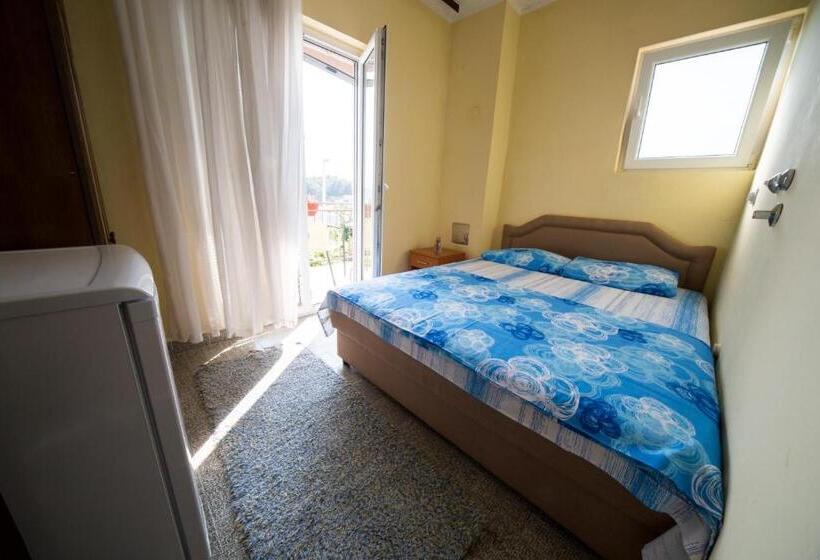 اتاق استاندارد با سرویس بهداشتی مشترک, Apartments Pavićević