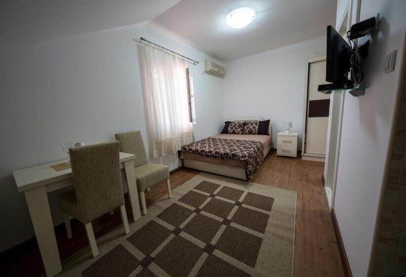 استودیوی استاندارد, Apartments Pavićević