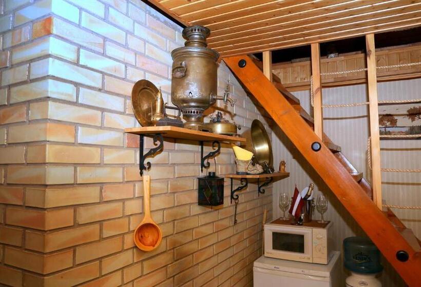 خانه 1 خوابه, Guest House šampētera Māja