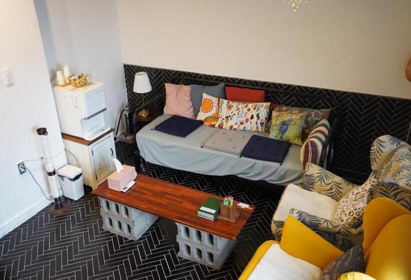 تختخواب در اتاق مشترک, Hannahstay Women Only Guesthouse