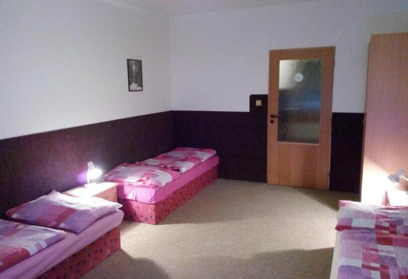 اتاق استاندارد سه نفره, Penzion Poprda