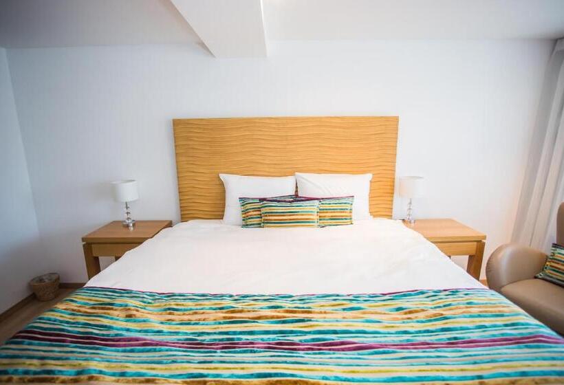 اتاق استاندارد با چشم‌انداز دریاچه, Guest House Le Charlot