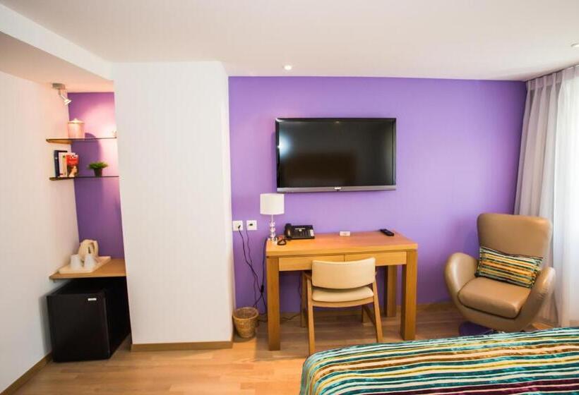 Superior room with lake view, Guest House Le Charlot