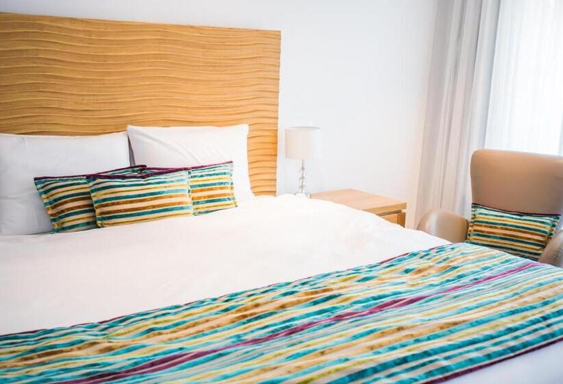 Superior room with lake view, Guest House Le Charlot