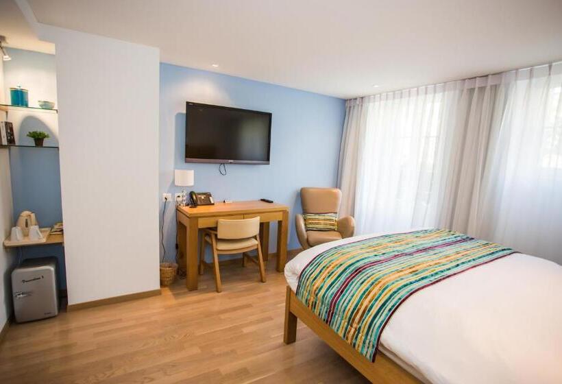 اتاق لوکس با چشم‌انداز باغ, Guest House Le Charlot